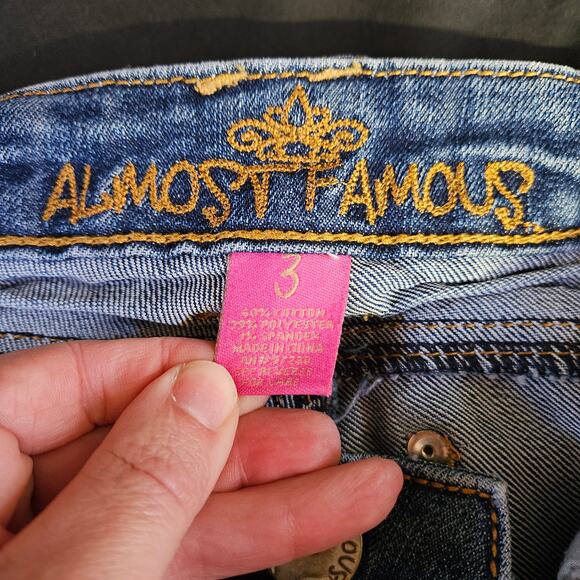 Almost Famous Skinny Jeans Size 3 Junior Distressed Medium‎ Wash - Picture 7 of 10